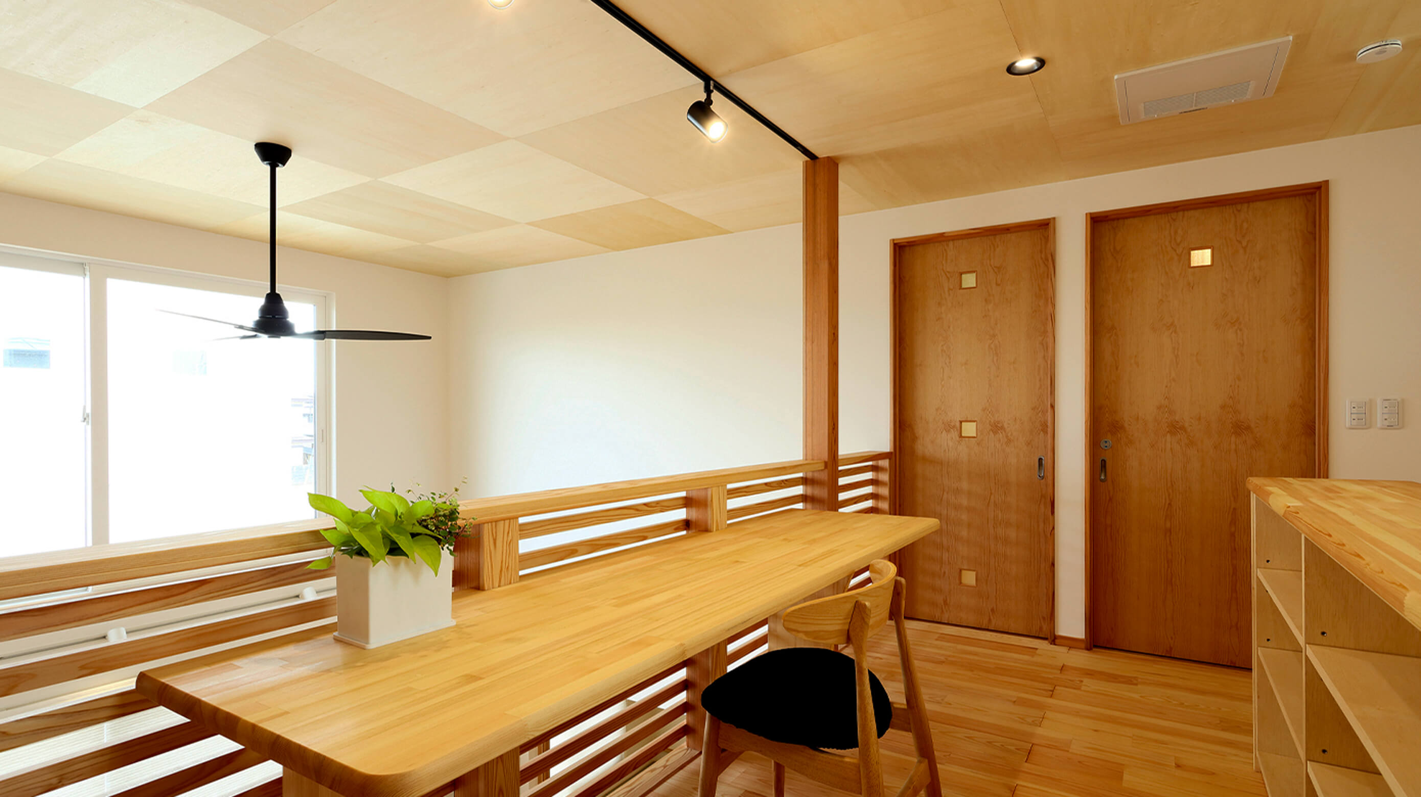 北見のまちのオーダー家具の生徒からお家の修理修繕など住まいのお困りごとは　北見のまちの建具屋 緑ヶ丘木工